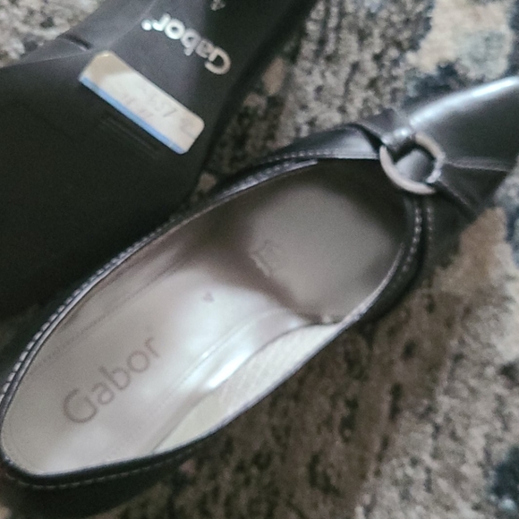 Shoes - Picture 4 of 4